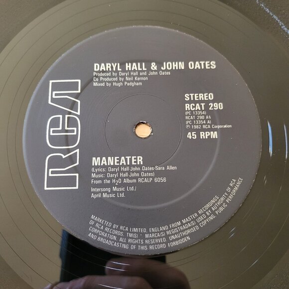 DARYL HALL & JOHN OATES MANEATER ~ DELAYED REACTION 12" 45 RPM Single 1982 LPC - Picture 3 of 8